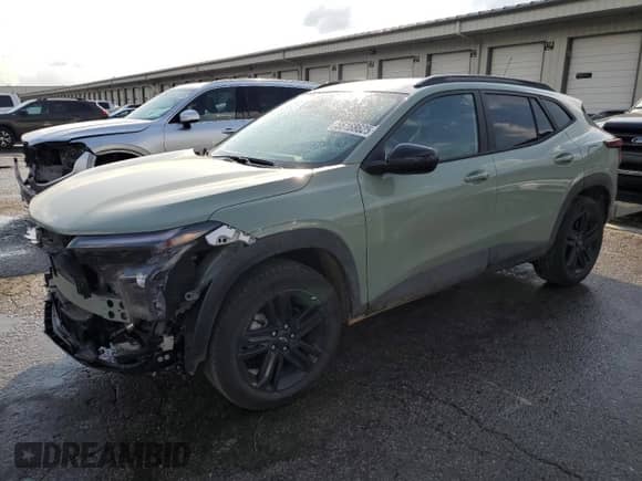 2024 Chevrolet Trax ACTIV z VIN KL77LKE21RC204424, wystawiony jako Copart lot #55168625 z przebiegiem 4 355 mil mil oraz Szkoda całkowita • Salvage title. Historia ofert i sprzedaży dostępna na DreamBid. Obrazek 1.