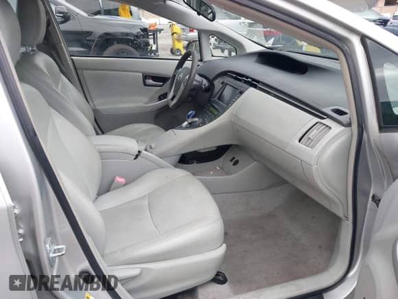 2011 Toyota Prius III z VIN JTDKN3DU1B0271564, wystawiony jako IAAI lot #43517324 z przebiegiem 251 997 mil mil oraz . Historia ofert i sprzedaży dostępna na DreamBid. Obrazek 5.