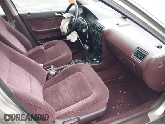 1993 Honda Accord LX z VIN JHMCB7650PC050732, wystawiony jako IAAI lot #42269319 z przebiegiem 77 651 mil mil oraz . Historia ofert i sprzedaży dostępna na DreamBid. Obrazek 5.