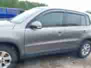 2010 Volkswagen Tiguan S с VIN WVGCV7AX9AW515432, выставлен на аукционе IAAI как лот 42105962 с пробегом 91 405 миль миль и . История ставок и продаж доступна на DreamBid. Изображение 15.