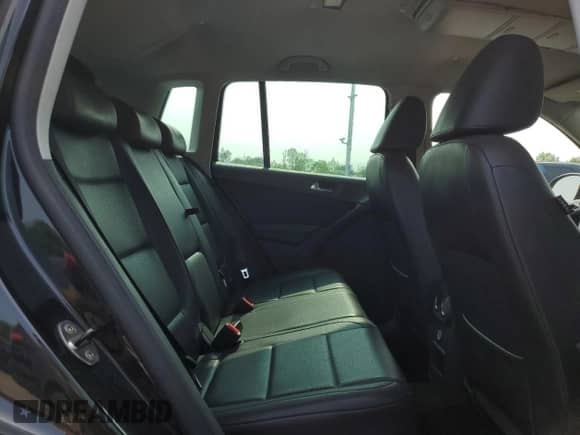 2010 Volkswagen Tiguan с VIN WVGBV9AX9AW530794, выставлен на аукционе Copart как лот 59271805 с пробегом 44 321 миль миль и Списание • Salvage title. История ставок и продаж доступна на DreamBid. Изображение 11.