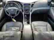 2013 Hyundai Sonata SE с VIN 5NPEC4AB4DH703744, выставлен на аукционе Copart как лот 57804415 с пробегом 129 492 миль миль и Списание • Salvage title. История ставок и продаж доступна на DreamBid. Изображение 8.