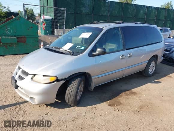 1999 Dodge Caravan SE with VIN 2B4GP44R3XR476511, listed as a IAAI auction lot 42396378 with 137,937 mi miles and . Bid and sale history available at DreamBid. Image 2.