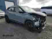 2024 Nissan Kicks SR с VIN 3N1CP5DV3RL548587, выставлен на аукционе Copart как лот 85748055 с пробегом 8 984 миль миль и Списание • Salvage title. История ставок и продаж доступна на DreamBid. Изображение 4.