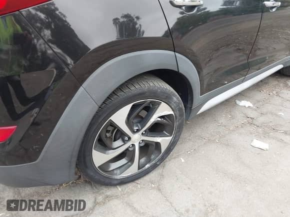 2018 Hyundai Tucson Value z VIN KM8J33A2XJU795576, wystawiony jako IAAI lot #42779698 z przebiegiem 87 126 mil mil oraz . Historia ofert i sprzedaży dostępna na DreamBid. Obrazek 19.