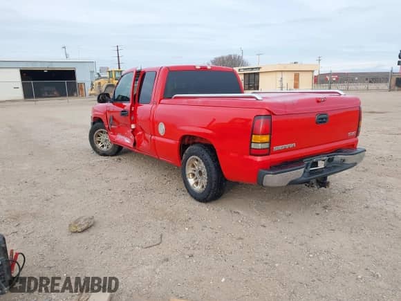 2005 GMC Sierra 1500 SLT with VIN 1GTEC19T35Z355604, listed as a IAAI auction lot 41283645 with 186,908 mi miles and . Bid and sale history available at DreamBid. Image 3.