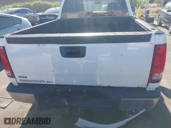 2007 GMC Sierra 1500 Work Truck z VIN 1GTEK19067Z584984, wystawiony jako IAAI lot #42665256 z przebiegiem 421 447 mil mil oraz . Historia ofert i sprzedaży dostępna na DreamBid. Obrazek 16.