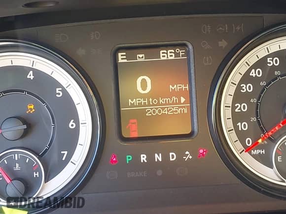 2018 Ram 1500 Big Horn z VIN 1C6RR7GG7JS319627, wystawiony jako IAAI lot #43441226 z przebiegiem 200 425 mil mil oraz . Historia ofert i sprzedaży dostępna na DreamBid. Obrazek 16.