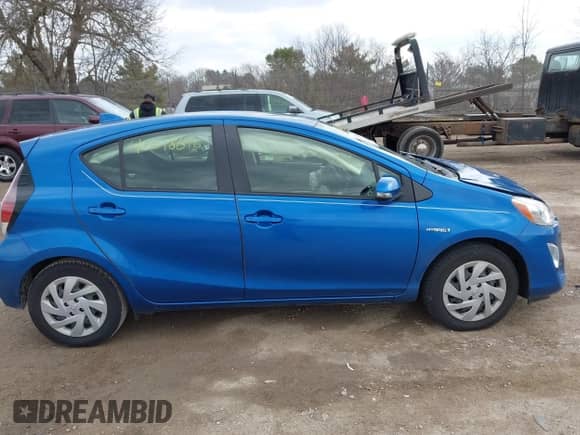 2015 Toyota Prius One z VIN JTDKDTB32F1098148, wystawiony jako IAAI lot #42018696 z przebiegiem 80 329 mil mil oraz . Historia ofert i sprzedaży dostępna na DreamBid. Obrazek 13.