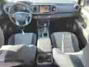 2020 Toyota Tacoma SR5 z VIN 3TMCZ5AN4LM294482, wystawiony jako Copart lot #90620945 z przebiegiem 135 293 mil mil oraz Szkoda całkowita • Salvage title. Historia ofert i sprzedaży dostępna na DreamBid. Obrazek 8.