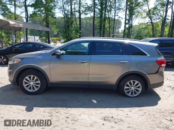 2018 Kia Sorento LX with VIN 5XYPG4A53JG394391, listed as a IAAI auction lot 42391459 with 119,046 mi miles and . Bid and sale history available at DreamBid. Image 14.