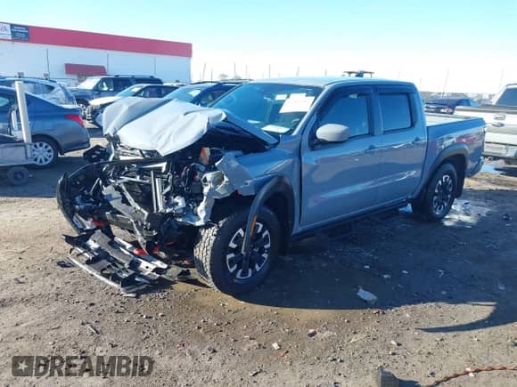 2024 Nissan Frontier SV z VIN 1N6ED1EJ0RN608695, wystawiony jako IAAI lot #41045287 z przebiegiem 4 499 mil mil oraz . Historia ofert i sprzedaży dostępna na DreamBid. Obrazek 2.