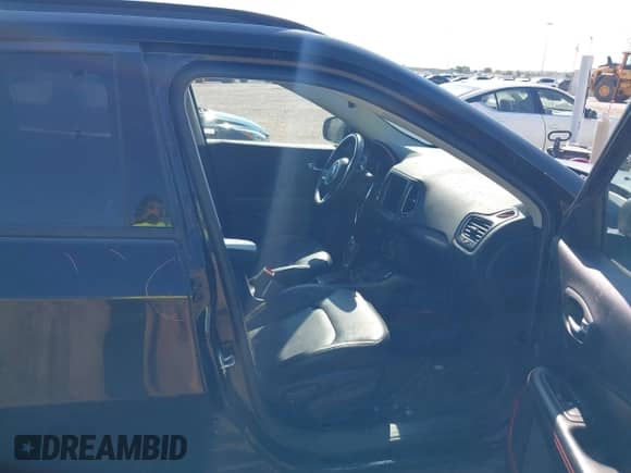 2018 Jeep Compass Trailhawk с VIN 3C4NJDDBXJT403901, выставлен на аукционе IAAI как лот 43123640 с пробегом 103 211 миль миль и . История ставок и продаж доступна на DreamBid. Изображение 5.