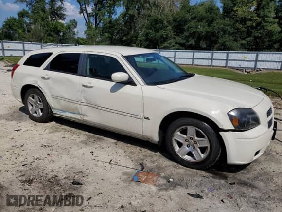 2005 Dodge Magnum SE with VIN 2D4FV48V45H647770, listed as a Copart auction lot 72318254 with 189,772 mi miles and Salvage title. Bid and sale history available at DreamBid. Image 4.