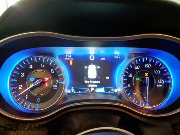 2016 Chrysler 300 Limited z VIN 2C3CCAAG1GH252940, wystawiony jako Copart lot #82216665 z przebiegiem 157 395 mil mil oraz Szkoda całkowita • Salvage title. Historia ofert i sprzedaży dostępna na DreamBid. Obrazek 9.