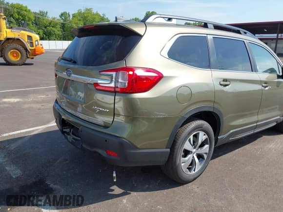 2025 Subaru Ascent Premium with VIN 4S4WMADD1S3400924, listed as a IAAI auction lot 42606202 with 4,416 mi miles and . Bid and sale history available at DreamBid. Image 4.