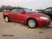 2014 Chrysler 200 Touring z VIN 1C3BCBEG0EN127332, wystawiony jako Copart lot #77107864 z przebiegiem 111 733 mil mil oraz Szkoda całkowita • Salvage title. Historia ofert i sprzedaży dostępna na DreamBid. Obrazek 4.