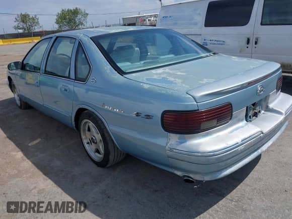 1995 Chevrolet Caprice с VIN 1G1BL52P9SR183249, выставлен на аукционе IAAI как лот 42125884 с пробегом Не указан миль и . История ставок и продаж доступна на DreamBid. Изображение 3.