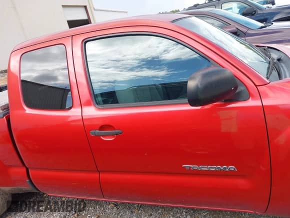 2010 Toyota Tacoma z VIN 5TETX4CN4AZ682471, wystawiony jako IAAI lot #43394909 z przebiegiem 284 713 mil mil oraz . Historia ofert i sprzedaży dostępna na DreamBid. Obrazek 13.