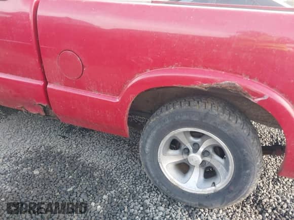 1998 Chevrolet S-10 LS с VIN 1GCCS19X0W8197811, выставлен на аукционе IAAI как лот 43390663 с пробегом 195 667 миль миль и . История ставок и продаж доступна на DreamBid. Изображение 6.