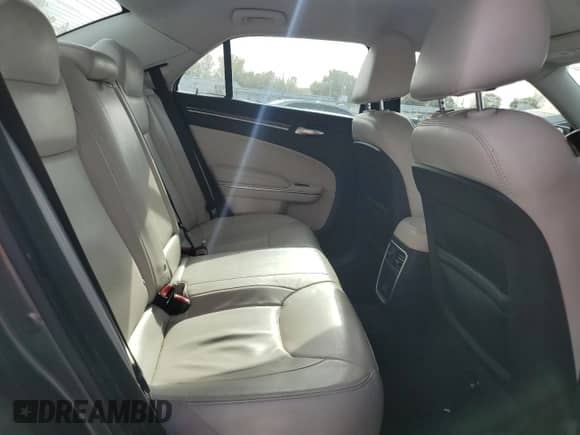 2016 Chrysler 300 Anniversary Edition с VIN 2C3CCAAG2GH135447, выставлен на аукционе Copart как лот 82763605 с пробегом 96 078 миль миль и Чистый • Clean title. История ставок и продаж доступна на DreamBid. Изображение 10.