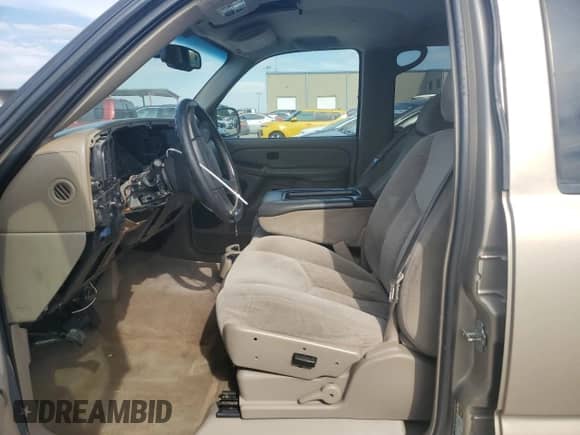 2005 Chevrolet Silverado 1500 LS z VIN 2GCEC13T651396665, wystawiony jako Copart lot #82405225 z przebiegiem 177 514 mil mil oraz Szkoda całkowita • Salvage title. Historia ofert i sprzedaży dostępna na DreamBid. Obrazek 7.