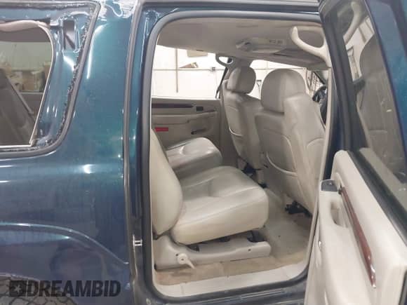 2005 Cadillac Escalade ESV with VIN 3GYFK66N75G149464, listed as a IAAI auction lot 43423910 with 204,314 mi miles and . Bid and sale history available at DreamBid. Image 8.