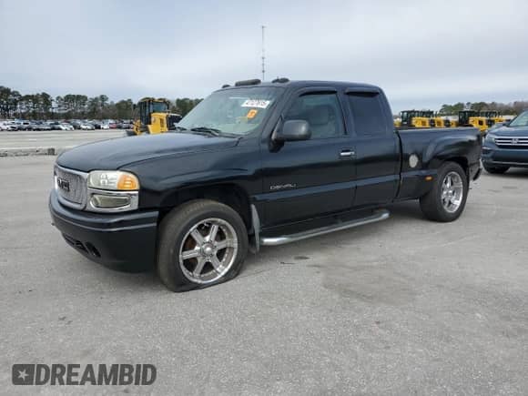 2002 GMC Sierra 1500 Denali z VIN 2GTFK69U221383430, wystawiony jako Copart lot #47127615 z przebiegiem 256 422 mil mil oraz Szkoda całkowita • Salvage title. Historia ofert i sprzedaży dostępna na DreamBid. Obrazek 1.