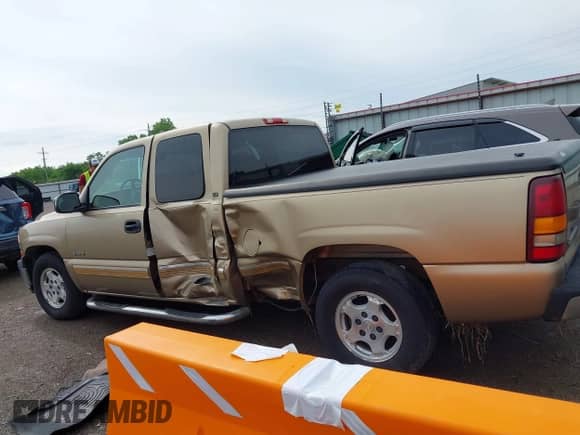 2000 Chevrolet Silverado 1500 LS with VIN 2GCEC19V2Y1314833, listed as a IAAI auction lot 42178692 with 274,545 mi miles and . Bid and sale history available at DreamBid. Image 14.