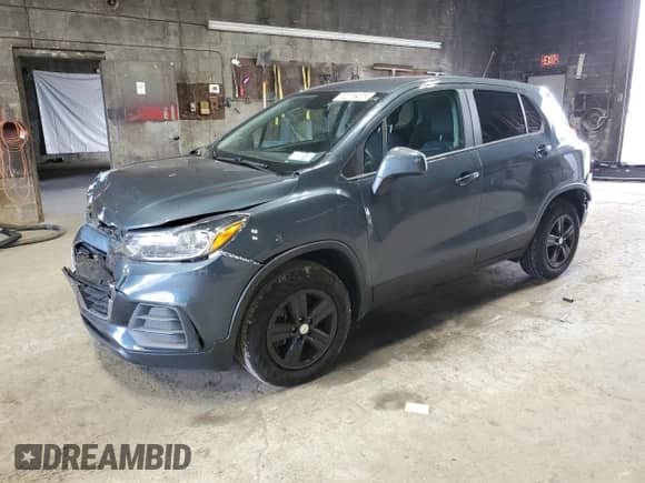 2022 Chevrolet Trax LS z VIN KL7CJNSM5NB516273, wystawiony jako Copart lot #70015475 z przebiegiem 38 463 mil mil oraz Szkoda całkowita • Salvage title. Historia ofert i sprzedaży dostępna na DreamBid. Obrazek 1.