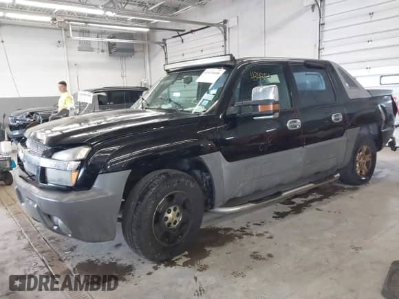 2002 Chevrolet Avalanche с VIN 3GNEC13TX2G107782, выставлен на аукционе IAAI как лот 43435600 с пробегом 259 005 миль миль и . История ставок и продаж доступна на DreamBid. Изображение 17.