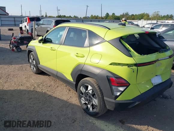 2024 Hyundai Kona SEL z VIN KM8HB3AB3RU135554, wystawiony jako IAAI lot #43535758 z przebiegiem 45 703 mil mil oraz . Historia ofert i sprzedaży dostępna na DreamBid. Obrazek 3.