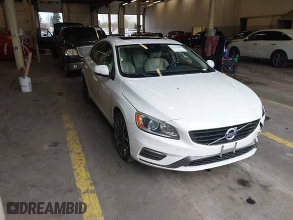 2017 Volvo S60 Dynamic z VIN YV140MTL9H2427847, wystawiony jako IAAI lot #41153688 z przebiegiem 117 465 mil mil oraz . Historia ofert i sprzedaży dostępna na DreamBid. Obrazek 1.