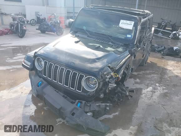 2024 Jeep Wrangler Sahara with VIN 1C4RJXP60RW174555, listed as a IAAI auction lot 43155649 with 40,517 mi miles and . Bid and sale history available at DreamBid. Image 6.