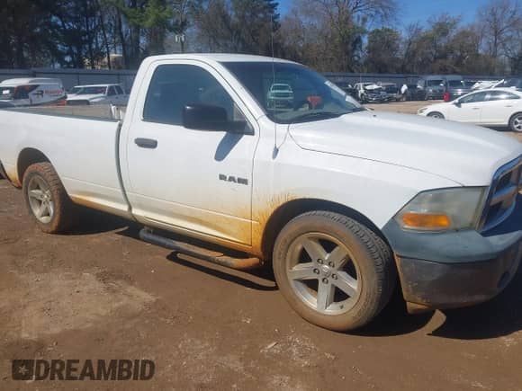 2010 Dodge 1500 ST z VIN 3D7JB1EP8AG107679, wystawiony jako IAAI lot #41669303 z przebiegiem 365 026 mil mil oraz . Historia ofert i sprzedaży dostępna na DreamBid. Obrazek 1.
