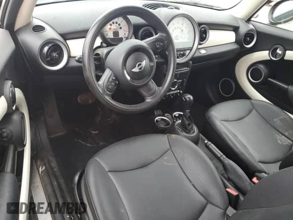 2013 MINI Hardtop с VIN WMWSU3C58DT685551, выставлен на аукционе Copart как лот 56548975 с пробегом Не указан миль и Списание • Salvage title. История ставок и продаж доступна на DreamBid. Изображение 8.