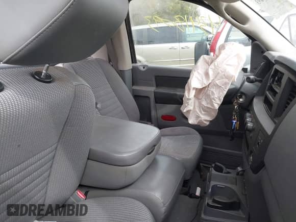 2007 Dodge 1500 ST z VIN 1D7HA16K07J532888, wystawiony jako IAAI lot #43418093 z przebiegiem Nie podano mil oraz . Historia ofert i sprzedaży dostępna na DreamBid. Obrazek 5.