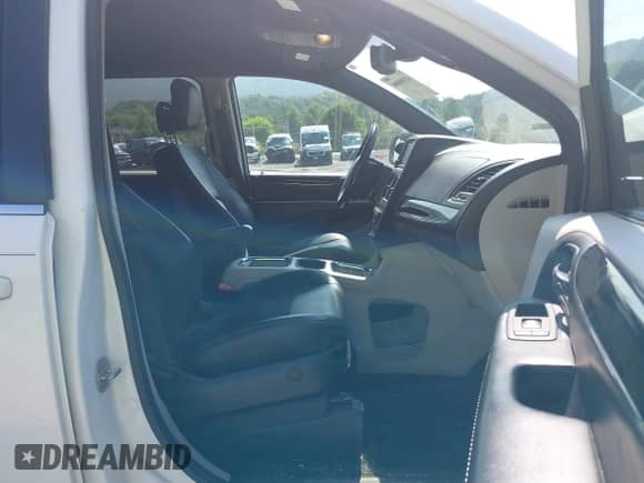 2020 Dodge Grand Caravan SXT with VIN 2C4RDGCGXLR178599, listed as a IAAI auction lot 43000006 with 83,147 mi miles and . Bid and sale history available at DreamBid. Image 5.