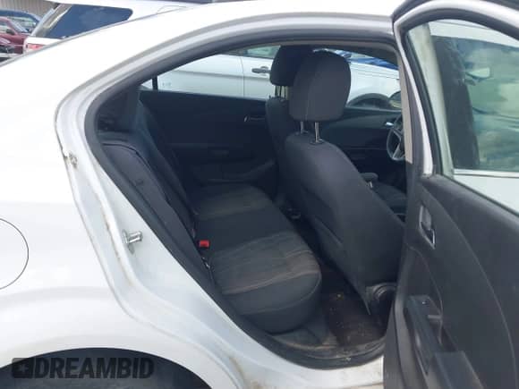 2016 Chevrolet Sonic LT z VIN 1G1JC5SH1G4103869, wystawiony jako IAAI lot #42971155 z przebiegiem 139 107 mil mil oraz . Historia ofert i sprzedaży dostępna na DreamBid. Obrazek 8.