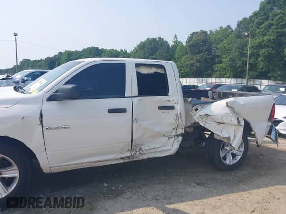 2009 Dodge 1500 SLT z VIN 1D3HB18P29S732322, wystawiony jako IAAI lot #42385852 z przebiegiem 309 859 mil mil oraz . Historia ofert i sprzedaży dostępna na DreamBid. Obrazek 6.