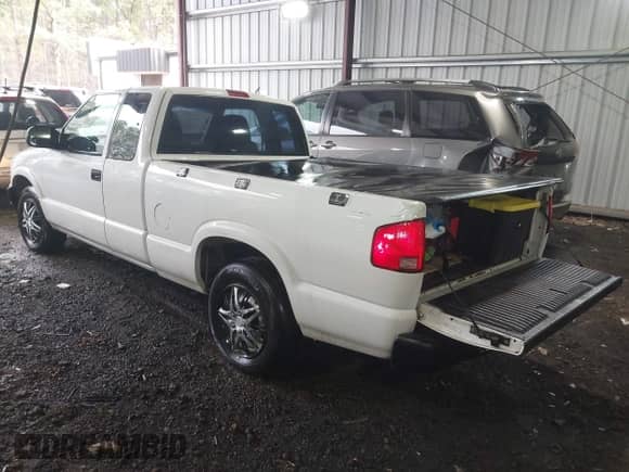 2003 Chevrolet S-10 LS с VIN 1GCCS19X238277865, выставлен на аукционе IAAI как лот 41866781 с пробегом 167 504 миль миль и . История ставок и продаж доступна на DreamBid. Изображение 3.