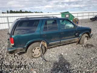 1998 Chevrolet Blazer LT z VIN 1GNDT13W8W2224605, wystawiony jako Copart lot #73725674 z przebiegiem Nie podano mil oraz Czysty tytuł • Clean title. Historia ofert i sprzedaży dostępna na DreamBid. Obrazek 3.