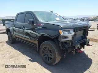 2024 Chevrolet Silverado 1500 LT Trail Boss z VIN 3GCUDFEL0RG198471, wystawiony jako IAAI lot #42272654 z przebiegiem 22 881 mil mil oraz . Historia ofert i sprzedaży dostępna na DreamBid. Obrazek 1.