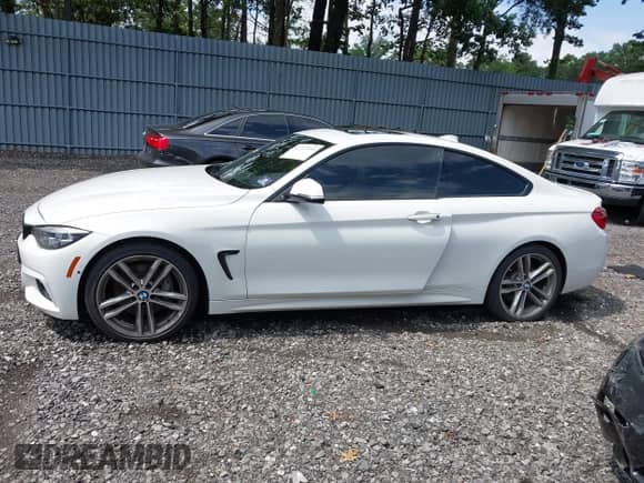 2019 BMW 4 Series 430i xDrive z VIN WBA4W5C50KAE49695, wystawiony jako IAAI lot #42757254 z przebiegiem 59 196 mil mil oraz . Historia ofert i sprzedaży dostępna na DreamBid. Obrazek 14.