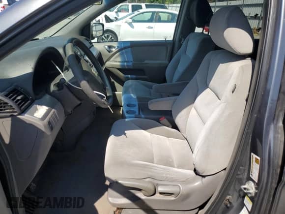 2010 Honda Odyssey LX с VIN 5FNRL3H28AB062710, выставлен на аукционе Copart как лот 71060715 с пробегом 240 460 миль миль и Списание • Salvage title. История ставок и продаж доступна на DreamBid. Изображение 7.