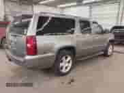 2008 Chevrolet Suburban 3LT z VIN 1GNFK163X8J211540, wystawiony jako IAAI lot #41992019 z przebiegiem 334 866 mil mil oraz . Historia ofert i sprzedaży dostępna na DreamBid. Obrazek 4.