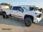 2024 Chevrolet Silverado 3500HD High Country с VIN 1GC4YVEY4RF432252, выставлен на аукционе Copart как лот 67944165 с пробегом 332 миль миль и Списание • Salvage title. История ставок и продаж доступна на DreamBid. Изображение 4.