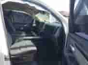 2020 Ram 1500 Big Horn z VIN 1C6SRFFT6LN335250, wystawiony jako IAAI lot #42563747 z przebiegiem 76 089 mil mil oraz . Historia ofert i sprzedaży dostępna na DreamBid. Obrazek 5.