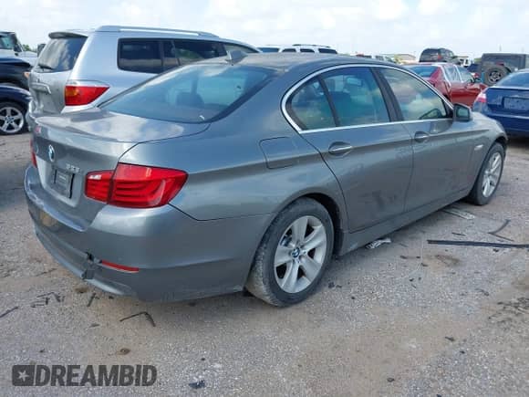 2011 BMW 5 Series 528i с VIN WBAFR1C50BC739784, выставлен на аукционе IAAI как лот 42522043 с пробегом 137 221 миль миль и . История ставок и продаж доступна на DreamBid. Изображение 4.