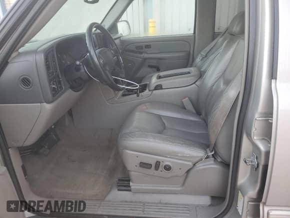 2005 Chevrolet Suburban LS with VIN 3GNFK16Z75G127872, listed as a Copart auction lot 77887864 with 201,471 mi miles and Salvage title. Bid and sale history available at DreamBid. Image 7.